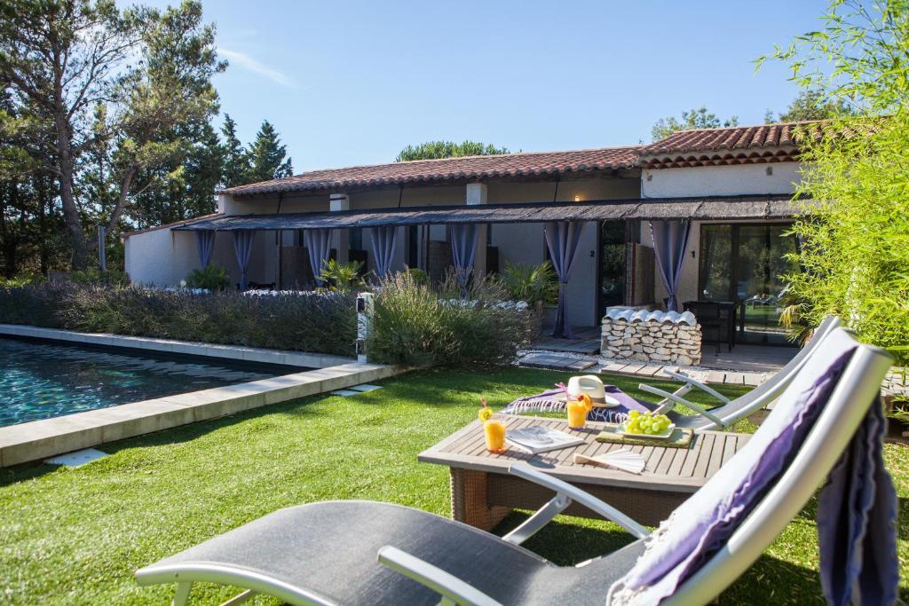 L'Auberge De L'Aubergine Eygalières Pokoj fotografie
