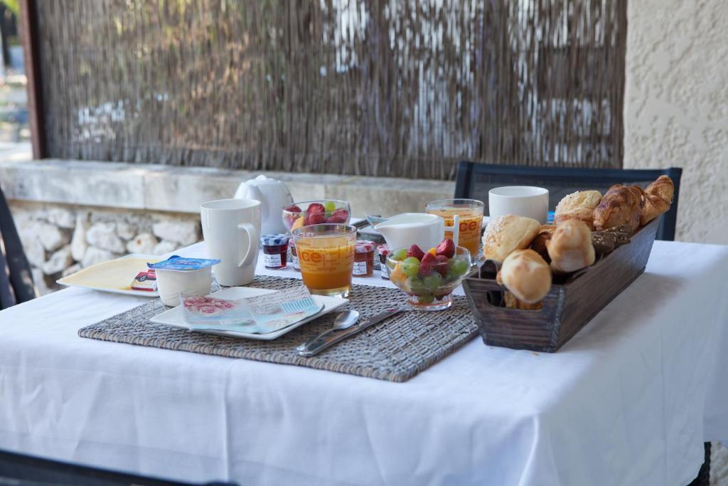 L'Auberge De L'Aubergine Eygalières Pokoj fotografie