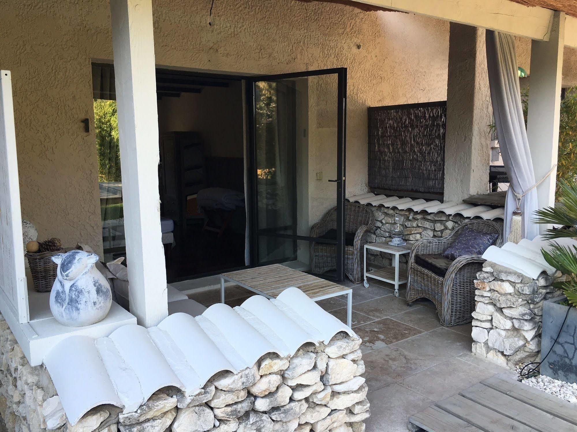 L'Auberge De L'Aubergine Eygalières Exteriér fotografie