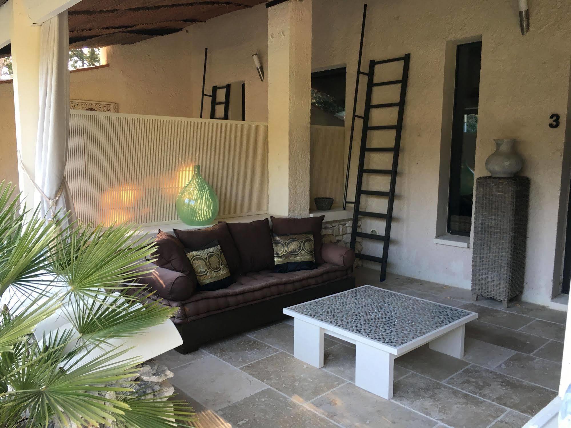 L'Auberge De L'Aubergine Eygalières Exteriér fotografie